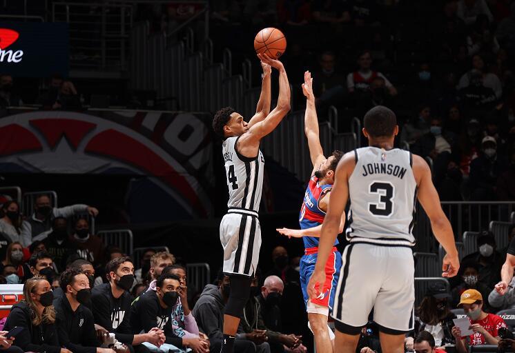  奇才库兹马末节爆发助队取连胜