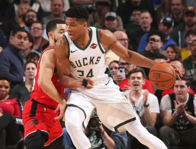  西亚卡姆31分猛龙终结雄鹿连胜  