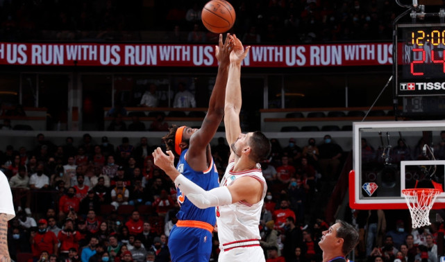  布伦森关键罚球尼克斯客场险胜步行者